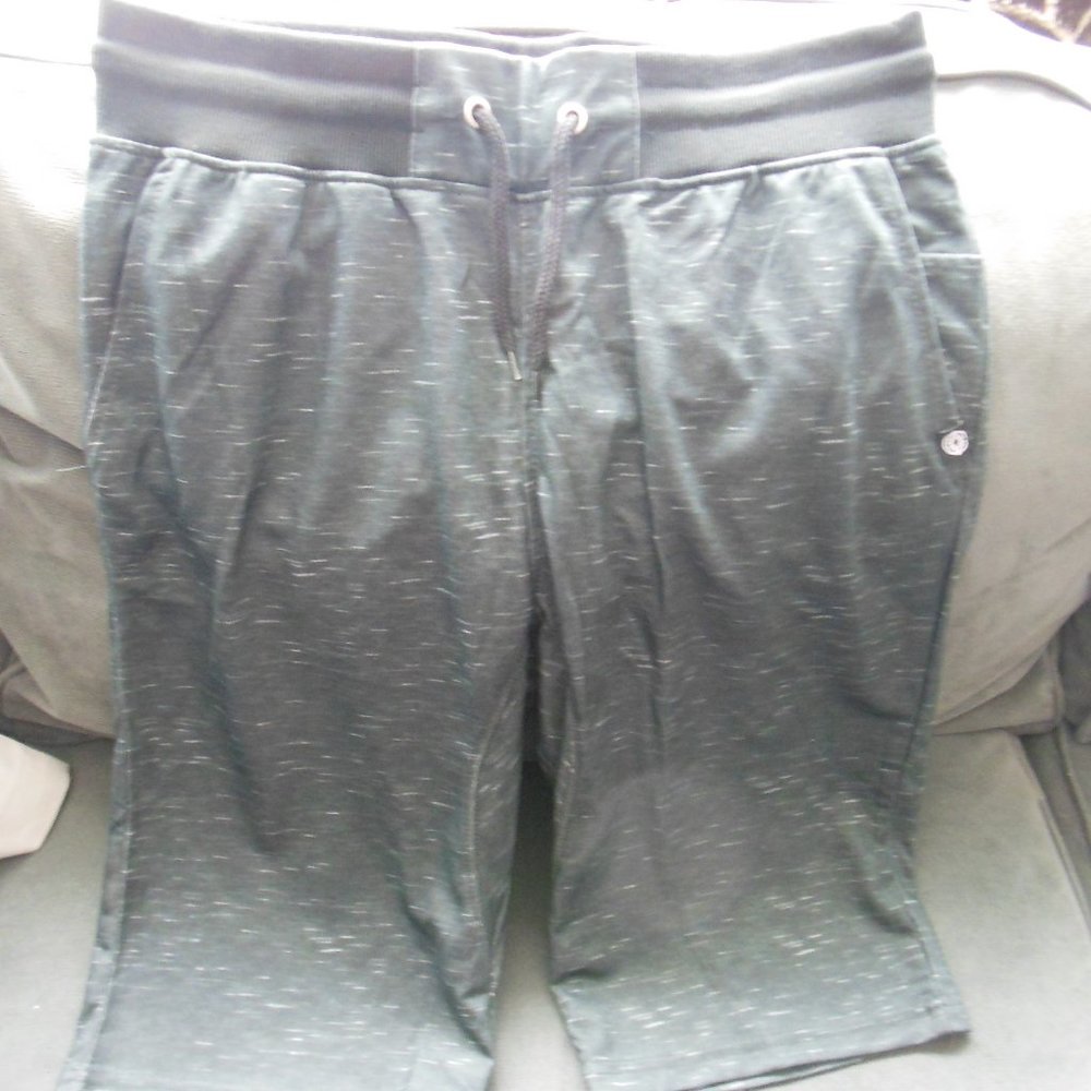 akademiks Drawstring shorts. EUC  Size: L